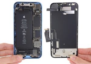iPhone XR w środku