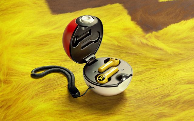 Bezprzewodowe słuchawki douszne Razer Pikachu True w Poke Ballu