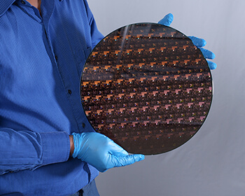 11,8-calowy wafel używany do chipów 2 nm